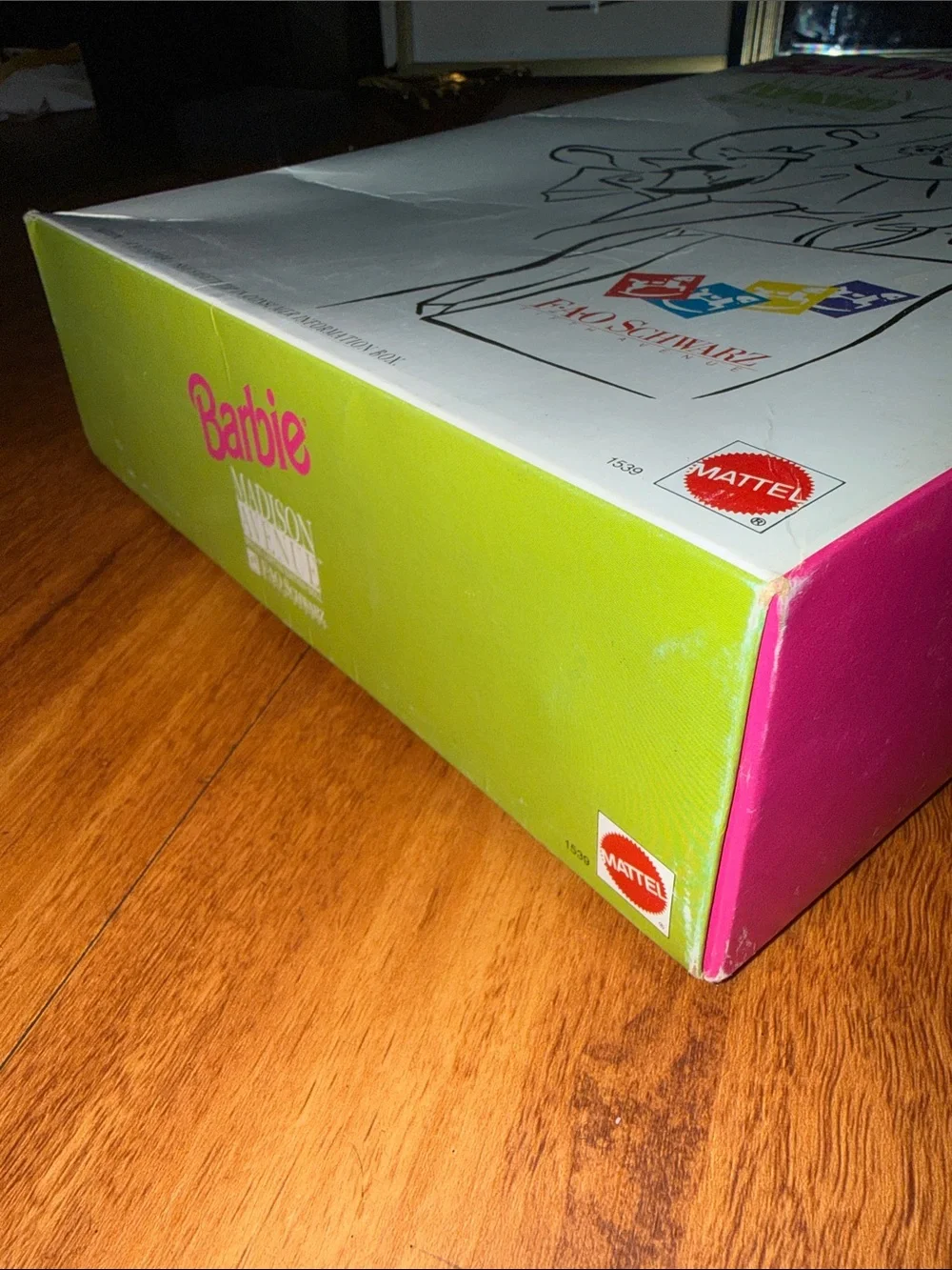 Barbie White Box with Pink Logo and Green Madison Avenue Label - Picture 4 of 6